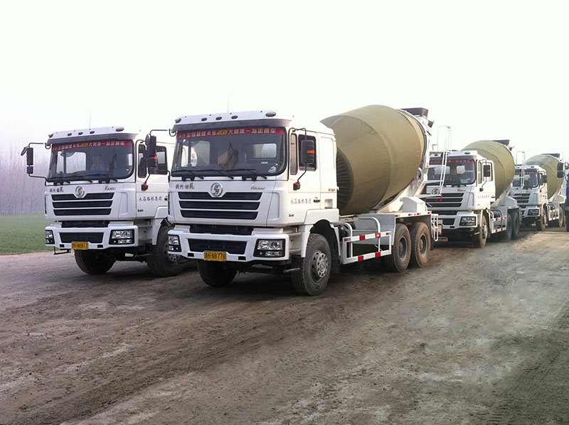 運(yùn)輸設(shè)備：陜汽泵車(chē)